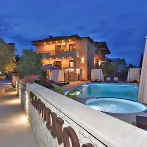 sinodinos-deluxe-apartments.hotelschalkidiki.net/